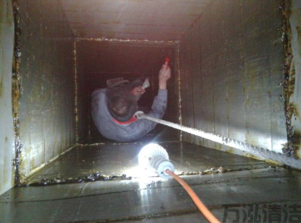 大型油烟机与油烟管道清洗:餐饮安全与环保的双重保障