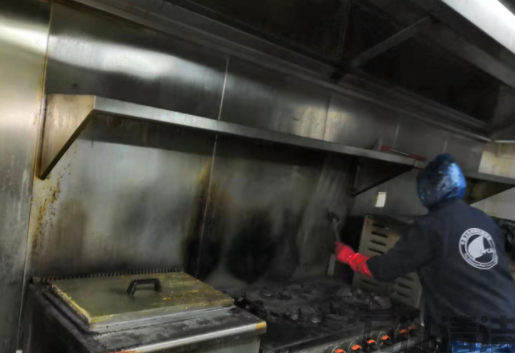 大型油烟机深度清洗:拆解步骤与核心要点解析